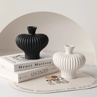 Vase d'art en céramique vintage de style français Wabi-Sabi Luxe léger esthétique unique pour un arrangement floral haut de gamme