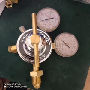 减压器Gentec 452IN-175-F Ar，He，N2入口CGA580出口1/4 SAE压力表4000磅/平方英寸 * 300磅/千帕 - Product Image 3