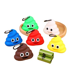 Dispensador portátil de bolsas de basura para perros con bolsas de caca biodegradables para uso en exteriores - Product Image 1