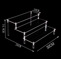 Présentoir de parfum à trois couches en acrylique transparent contemporain Présentoir de modèle de personnage pour les statues Anniversaire Knick-Knacks