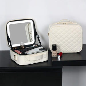 Bolsa de maquillaje OBOX de 12 pulgadas con luz y espejo, capacidad media, elegante estuche de viaje con patrón de diamantes a cuadros. - Product Image 1