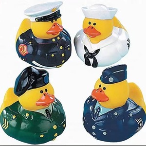 ของขวัญสุดสร้างสรรค์ ตุ๊กตาเป็ดกัปตัน PVC หลากหลายแบบ สำหรับสะสม ของตกแต่งฮาโลวีน ตุ๊กตาเป็ดยาง ของตกแต่งโต๊ะทำงาน - Product Image 1