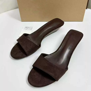 Sandalias de cuña de ante marrón para mujer, elegantes, con punta abierta, tacón bajo, estilo mule, chic, para verano, cómodas, ligeras, para uso diario - Product Image 3