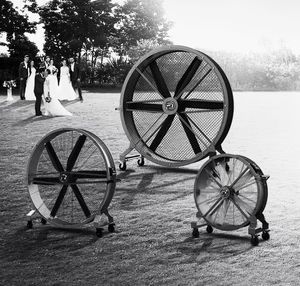 พัดลมอุตสาหกรรมแบบแกนหมุน 1.2 เมตร รุ่น TOPMF-120 ยี่ห้อ <span class=keywords><strong>Topfan</strong></span>  ทำจากอลูมิเนียมอัลลอยด์ ใช้ไฟ 220 โวลต์ เสียงเบา 39 เดซิเบล แบบเคลื่อนย้ายได้ เหมาะสำหรับศูนย์กีฬา - Product Image 1