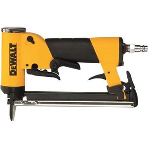 Engrapadora Neumática DeWalt de Calibre 16, Corona de 1-1/4 a 2 Pulgadas, para Trabajos de Estructura y Acabado en Madera - Product Image 1
