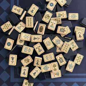 En Stock, Venta al por Mayor, Juego de Mahjong Americano Blue Sunday de 4 Capas, 160 Piezas de Acrílico Premium, con Dados Gratis y Bolsa Portátil - Product Image 2