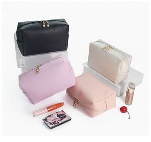 กระเป๋าเครื่องสำอางขายส่ง ขนาดใหญ่ พกพาสะดวก กันน้ำ สำหรับผู้หญิง - Product Image 4
