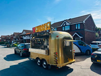 Camion de cuisine mobile en acier inoxydable et camion de café - Équipement de restauration rapide