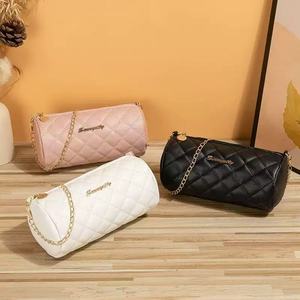 Bolso de Mano Ginee -2026 con Diseño Personalizado, Nueva Tendencia, Asa en Forma de Bambú, Textura Arrugada, Estilo Casual para Damas, Forma de Nube - Product Image 3
