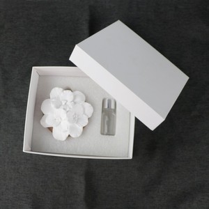 Ambientador de aire de yeso aromático de cerámica perfumado a base de madera al por mayor difusor de aceite esencial de fragancia de flor de porcelana para el hogar - Product Image 3