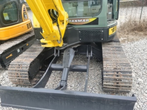 Mini-excavatrice sur chenilles Yanmar Vio55 CE d'occasion populaire de haute qualité, 5,5 tonnes, avec moteur, réducteur et accessoire de préhension (pouce) - Product Image 6