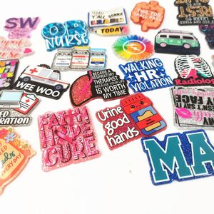 Accessoires infirmiers en acrylique : Porte-badge rétractable en acrylique rose avec cœur rouge, motif 'Scrub Life', utérus et seringue, pour la Journée des infirmières et l'ambulance, sans porte-badge. - Product Image 6