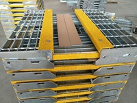 Surface antidérapante de caillebotis d'escalier en acier galvanisé industriel et résidentiel avec bords encadrés pour planches