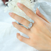 Herz-Prägungsring-Set mit Funkelndem Herzförmigem Smaragdgrünem Zirkon, Edelstahl Modeschmuck Ring für Damen