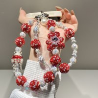 Breloque de téléphone perlée en strass à motif floral rouge, pendentif de sac artisanal lourd, cordon de poignet, cadeau bijoux pour femme