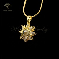 LV042 Colliers ras du cou tendance avec projection « JE T'AIME » en 100 langues, pendentif bijou plaqué or 18 carats avec breloque soleil