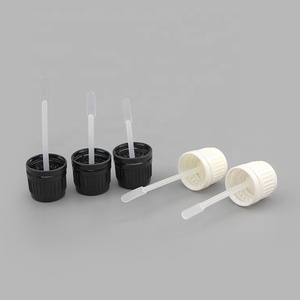 Bouchon à vis en plastique inviolable <span class=keywords><strong>de</strong></span> 18 mm pour flacon d'huile essentielle, avec spatule plate à rayures noires <span class=keywords><strong>de</strong></span> différentes longueurs - Product Image 1