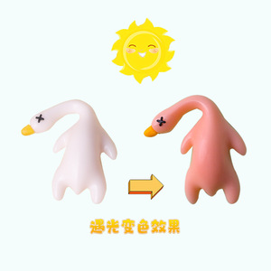 JUNXIONG Colgante de coche de pato asado que cambia de color, 5.4cm, de PVC y goma suave, adorno para espejo retrovisor, decoración interior bonita - Product Image 4