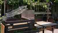 Barbecue XXL Santa Maria Argentin en acier robuste thermolaqué, chariot pliable, pour camping extérieur au charbon de bois