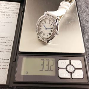 Reloj de Mujer Retro con Números <span class=keywords><strong>Romanos</strong></span> <span class=keywords><strong>en</strong></span> Oro, Bisel con Diamantes, Correa de Cuero, Esfera Ovalada, Estilo Moderno y Lujoso - Product Image 1