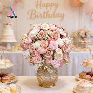 Centro de Mesa de Boda con Rosas Artificiales Realistas de Seda en Rosa Pálido y Blanco - Product Image 1