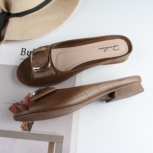Nouvelles Sandales Plates d'Été pour Femmes en PVC de Haute Qualité, Mode à Boucle Carrée, Décontractées à Bout Ouvert, <span class=keywords><strong>Chaussures</strong></span> d'Extérieur Vente en Gros pour Femmes - Product Image 4