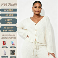 Ensemble deux pièces côtelé sur mesure pour femme, tons neutres, avec cardigan ample à col en V et boutons, idéal pour la maison