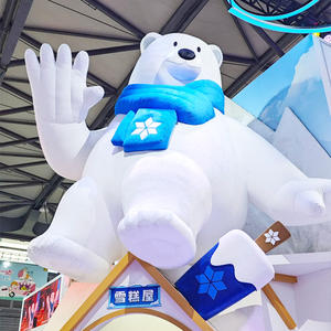 Maskot Tiup Beruang Merah Kartun Kustom yang Melambaikan Tangan dan Tersenyum dengan Syal Biru untuk Promosi Musiman Acara, Tahan Air dan Awet - Product Image 3