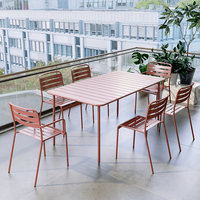 Ensemble de salle à manger d'extérieur en fer forgé antirouille, table et chaises de patio commerciales pour café et restaurant en plein air