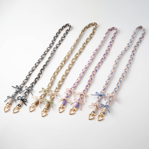 Mùa thu mùa đông của phụ nữ điện thoại di động dây đeo dễ thương Fluffy Bowknot Mặt dây chuyền nữ tính len móc chìa khóa với dây đai màu tương phản - Product Image 2