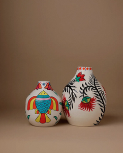 Vase décoratif en céramique peint à la main Madhubani Peacock, artisanat de poterie, récipient en poterie artisanale avec des motifs artistiques folkloriques complexes - Product Image 3
