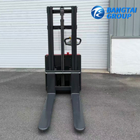 Gerbeur manuel compact avec pneus en polyuréthane, gerbeur à palettes à levage haute de 4500 mm pour la manutention des matériaux en entrepôt