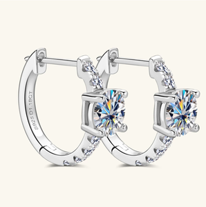 Pendientes de aro de moissanita de plata de ley S925-Pendientes de aro clásicos, brillantes y elegantes con incrustaciones redondas de moissanita - Product Image 3