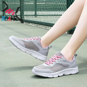 Zapatos Deportivos Ligeros y Cómodos para Mujer, Zapatillas Casuales de Moda para Caminar en Verano con Forro de Espuma Acolchada - Product Image 4