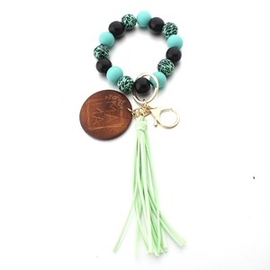 Nouveau Bracelet en perles de bois fait main pour femme, avec pendentif en bois 'MAMA' et motif empreinte de lèvres, <span class=keywords><strong>porte</strong></span>-clés à <span class=keywords><strong>pompon</strong></span>, cadeaux d'affaires transfrontaliers - Product Image 2