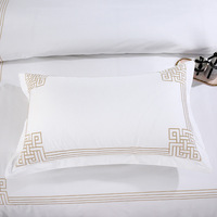 Draps de lit d'hôtel en coton 100% de luxe, taille king queen, logo brodé personnalisé, design luxueux, blanc