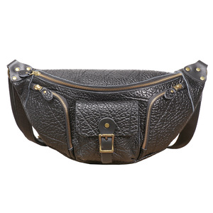 Sac de poitrine pour homme en cuir grainé avec boucle en laiton |   Fabrication sur mesure OEM/ODM pour les marques de streetwear et d'articles de plein air - Product Image 1
