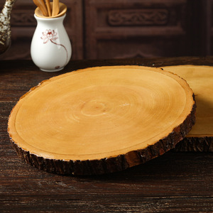 Sous-plat rond en bois de cerisier avec bord en écorce, grain de bois naturel, décoration de table pour la maison - Product Image 1