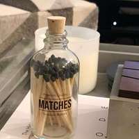 Allumettes de haute qualité Red Snow Pear dans un bocal en verre avec logo personnalisé, allumettes de sécurité colorées pour usage domestique