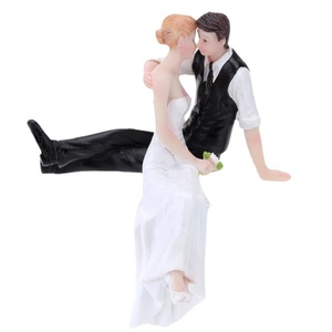 Figurines de gâteau de mariage en résine pour mariée et marié Ornement de Noël écologique pour la décoration de gâteau Motif de sculpture en stock - Product Image 5