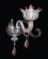 Lustre en verre de Murano transparent et rouge, style italien artisanal, luminaire suspendu en verre artistique avec accents floraux pour villa et hôtel