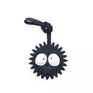 Porte-clés artisanal en cuir PU noir de haute qualité, en forme de boule de charbon, pour sacs, accessoires et décoration de clés de voiture - Product Image 1