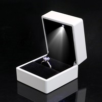 FORTE Boîte à Bijoux de Haute Qualité avec Spot Lumineux et Lumière LED, Emballage Personnalisé pour Bagues et Colliers avec Logo