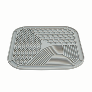 حصيرة لعق التغذية من السيليكون صديقة البيئة بشعار مخصص للكلاب والقطط وردي والأزرق والبني وسادة لعق رائحة قرص العسل منتجات الحيوانات الأليفة - Product Image 5