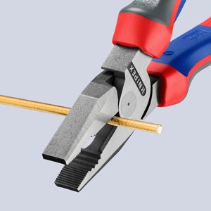 Alicates Universales Knipex de Acero al Cromo Vanadio con Mordazas Serradas de Grado Industrial Tipo Mordaza Plana - Product Image 1