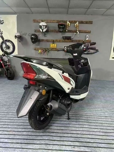 Scooter 125cc di piccole dimensioni: leggero, agile e perfetto per gli spostamenti quotidiani - Product Image 6