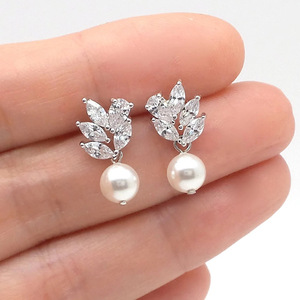 Orecchini pendenti a forma di foglia con aspetto di perla per donna, semplici ed eleganti, con pietre scintillanti, gioielli pendenti per le orecchie - Product Image 2