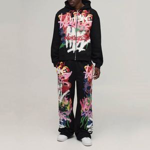 Sweat-shirt à capuche entièrement imprimé avec des graffitis noirs, pantalon de survêtement à jambes droites, ensemble de survêtement personnalisé pour homme en deux pièces - Product Image 4