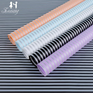 Ventes directement étanches en usine 10 couleurs 58*58 papier autocollant mat à rayures douces et ravissantes papier d'emballage de fleurs pour fleurs - Product Image 2