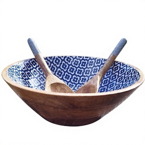 Bol en bois artisanal écologique avec intérieur turquoise, design classique pour les fêtes et la maison, idéal pour servir les aliments - Product Image 5